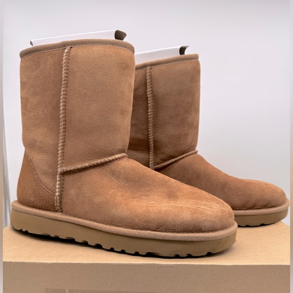 UGG Women’s Classic Short‎ II Size 9 In Box With Defect - Picture 1 of 13
